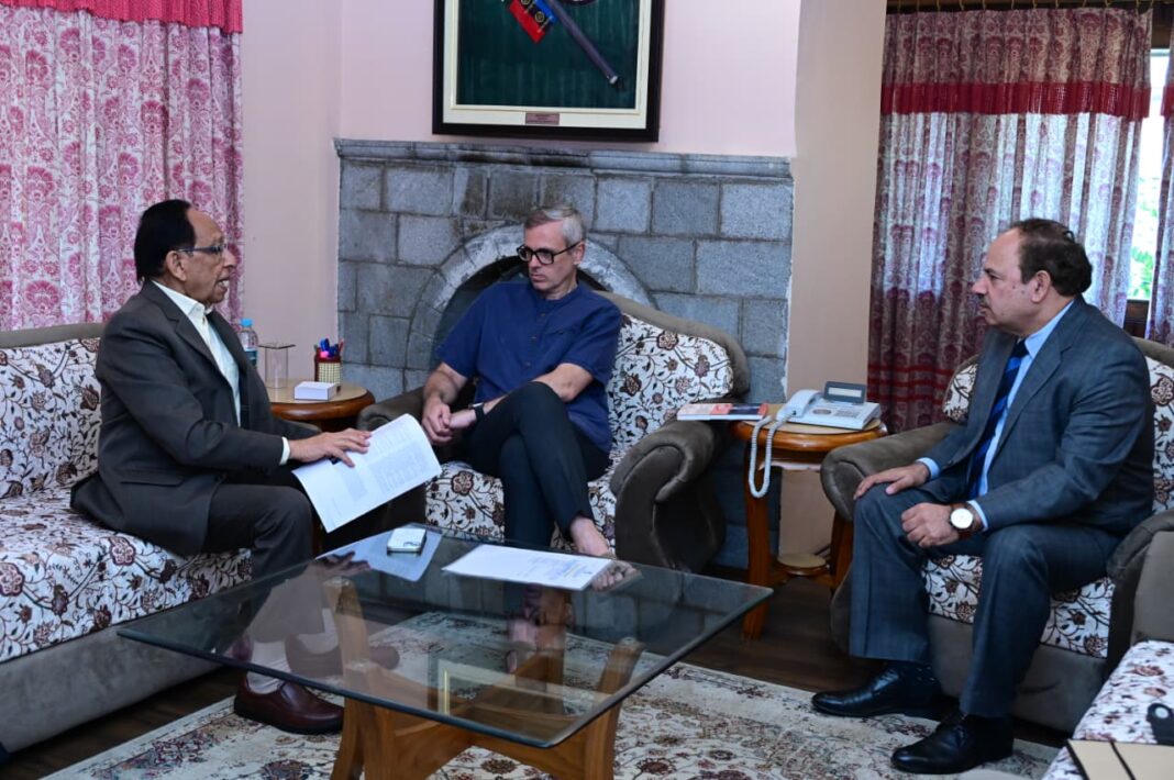 Prof. Harsh K. Gupta and CM Omar Abdullah during the meeting