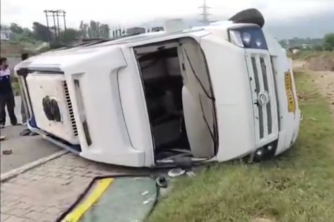 One Dead, Several Injured After Tempo Overturns On NH-44 In Udhampur