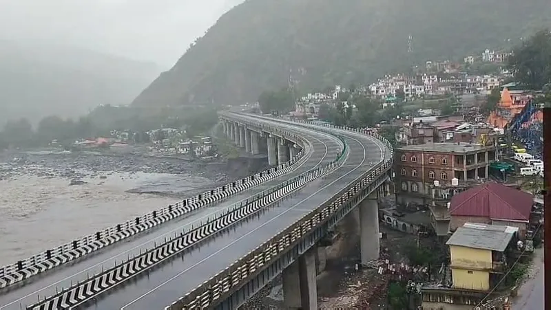 Rivers, streams in spate following rain in Kashmir, Srinagar-Jammu NH closed