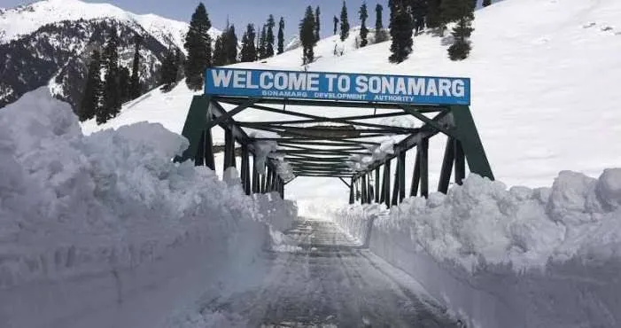 SSG Road Opened For Two-Way Traffic After Snow Clearance: Div Com Kashmir Issues Advisory