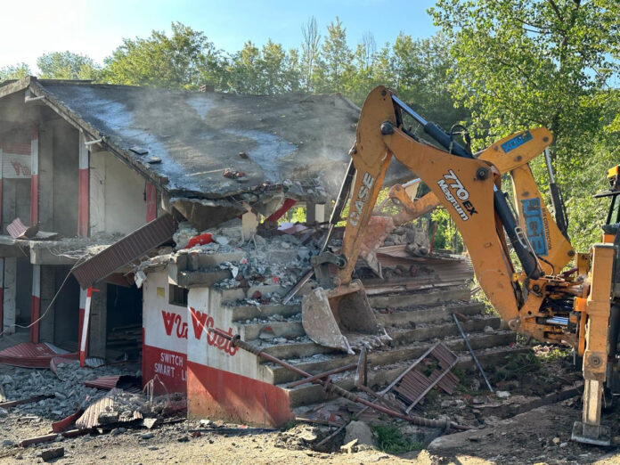 Demolition of illegal structures in Anantnag as part of drug campaign