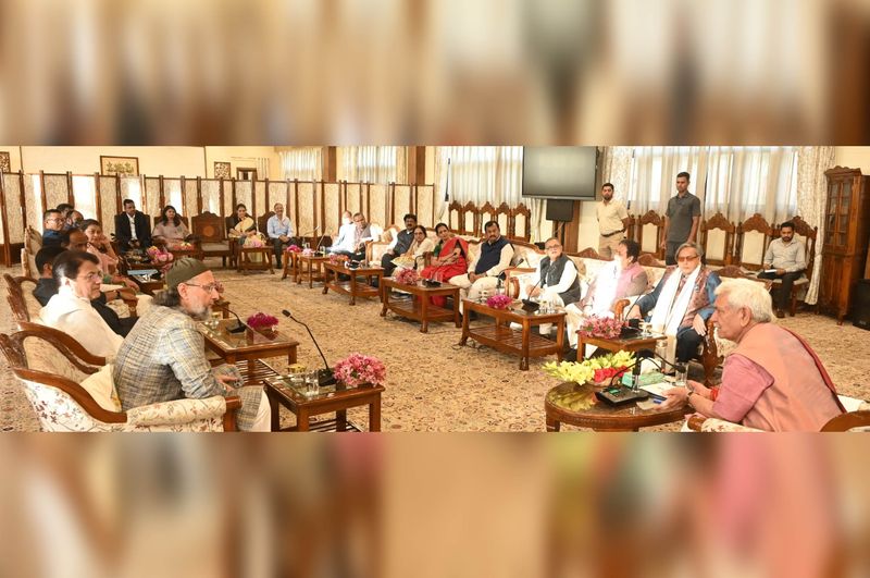 Parliamentary Panel Led by Shashi Tharoor Meets LG Manoj Sinha in Srinagar