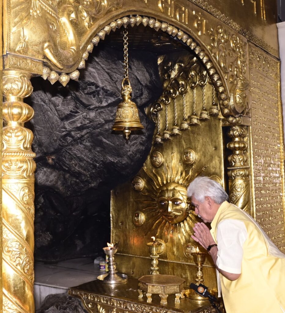 LG Manoj Sinha offers prayers at Vaishno Devi shrine